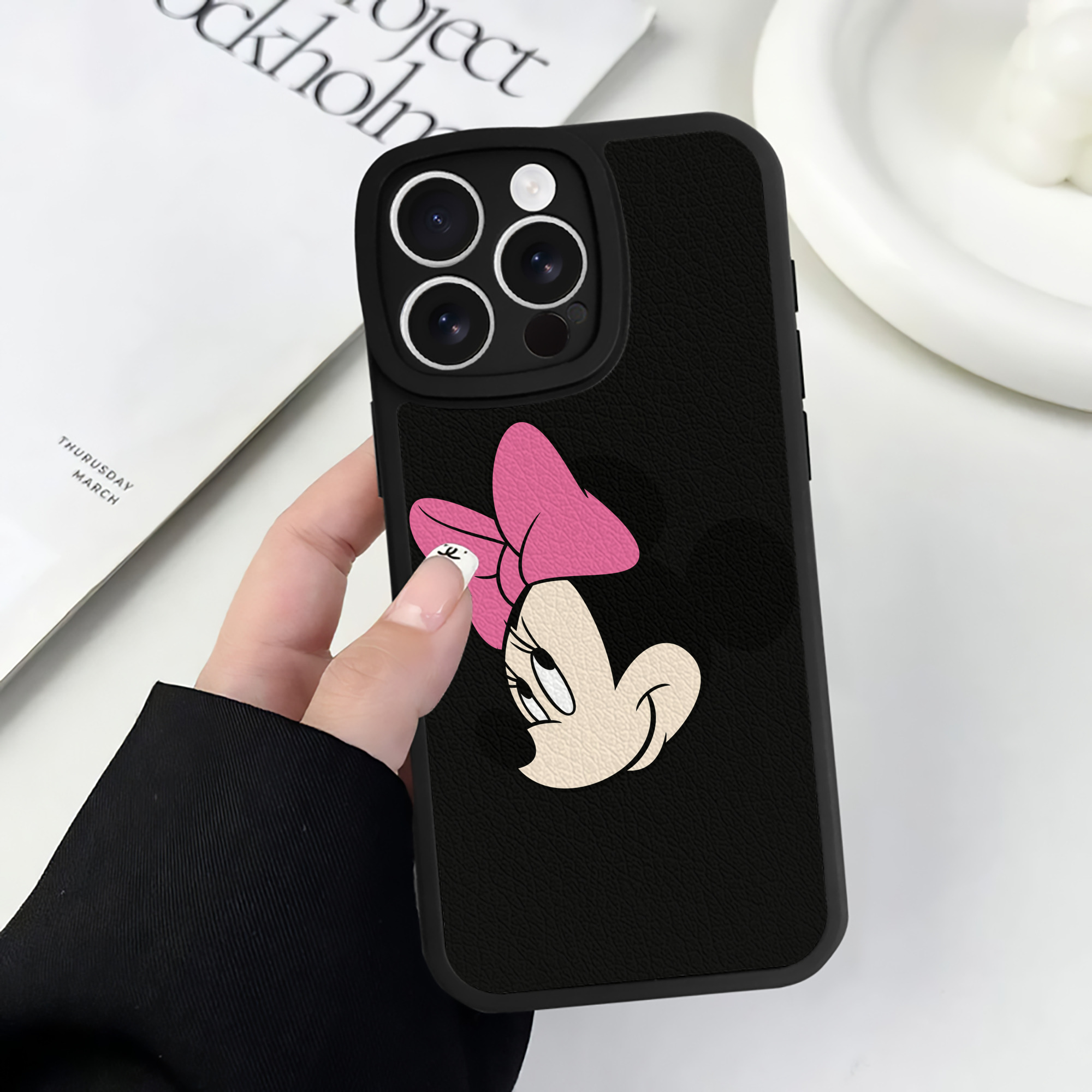（画像用） ミッキーマウス Mickey Mouse 【iPhone 16シリーズ対応】シリコンスマホケース（レザー調） 材質：シリコン